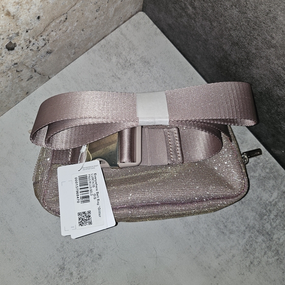 Lululemon Everywhere Belt Bag In Glitter Pink - Sould Out Online - Picture 2 of 3